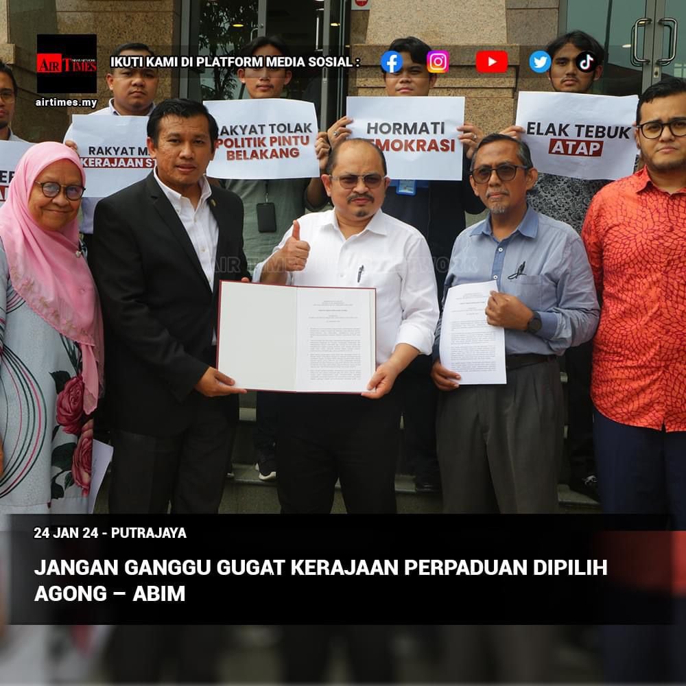 ShafiqHalim91's tweet photo. Jangan mention rakyat kalau yang hadir cuma 15 orang kumpulan pentaksub Anwar Ibrahim, rakyat lebih 10,000 orang berhimpun menolak Anwar Ibrahim. Itu baru rakyat bukan kupai-kupai dan macai Anwar Ibrahim. https://t.co/3ZlRFHQr3m