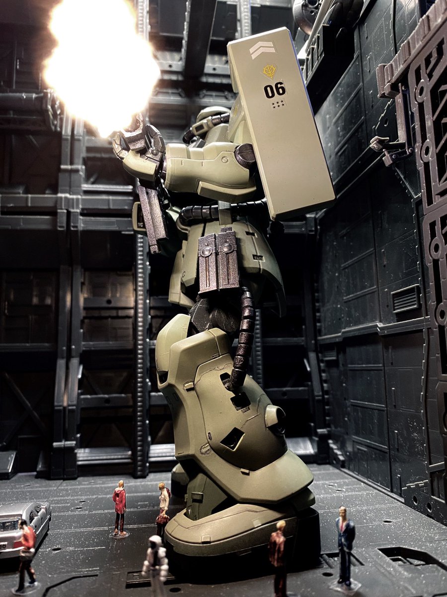 NoType04's tweet photo. @GunplaRefine I also like Zaku with the shield on the left arm, providing a proper protection while shooting. https://t.co/xG9ARQHMfY