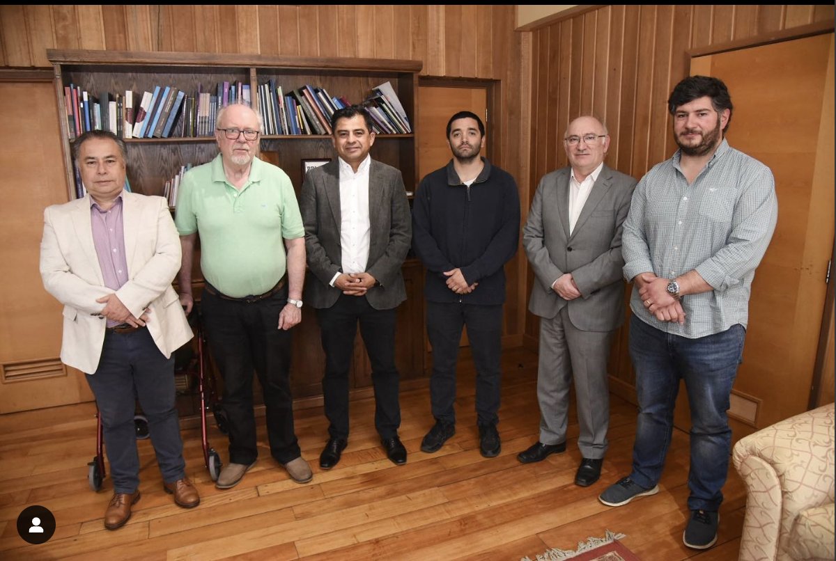 CCIVLosRios's tweet photo. Comité Ejecutivo de CCIV realizó una importante visita al Delegado Presidencial @jorgealvialpantoja ocasión donde dialogaron acerca de la importancia de avanzar conjuntamente en temas de seguridad y reactivación económica en el territorio. https://t.co/oaunLxSuzj