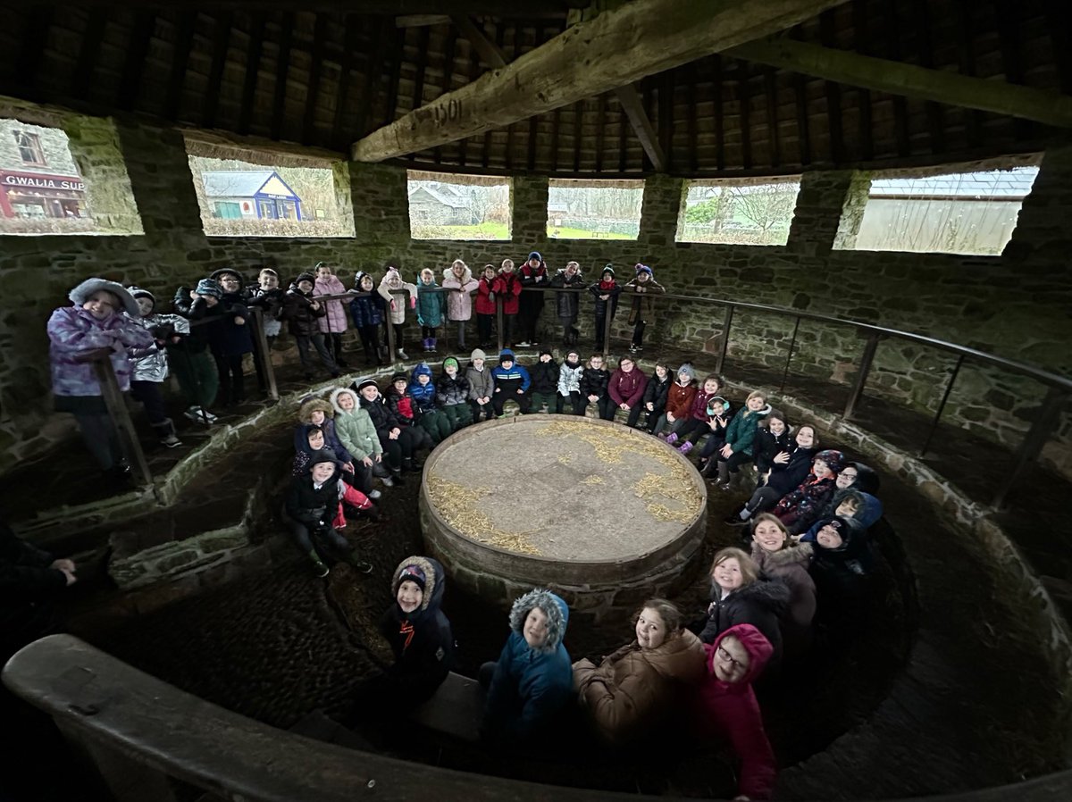 WillowtownPri's tweet photo. Year 3 have been ‘tuning in’ to their new theme by visiting @StFagans_Museum and finding out about Welsh Culture. Such a fab day and lots of information to inform our learning over the next few weeks! #WPShum #WPSllc #WillowtownWay3 https://t.co/ntmjAI0Smx