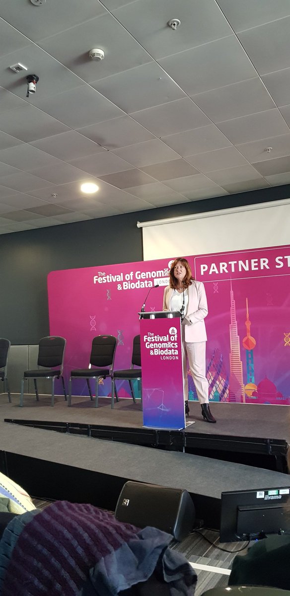 generoom's tweet photo. Sandi Dean's explains the NHS #Genomic #testdirectory in the #NHS Showcase at #FOG2024 https://t.co/XcalGQW5Ic
