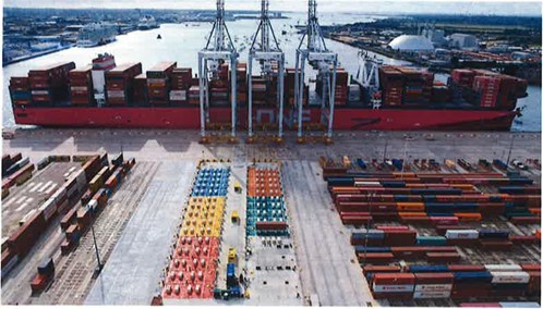 Meet the Innovation in Safety Award Entrants: @DPWorldUK (Southampton Container Terminal)- Safe Padding Area Safe fitting and removal of twist locks – protecting workers undertaking 'pinning' operations. Full details: ichca.com/meet-the-innov… #safety #innovation #award