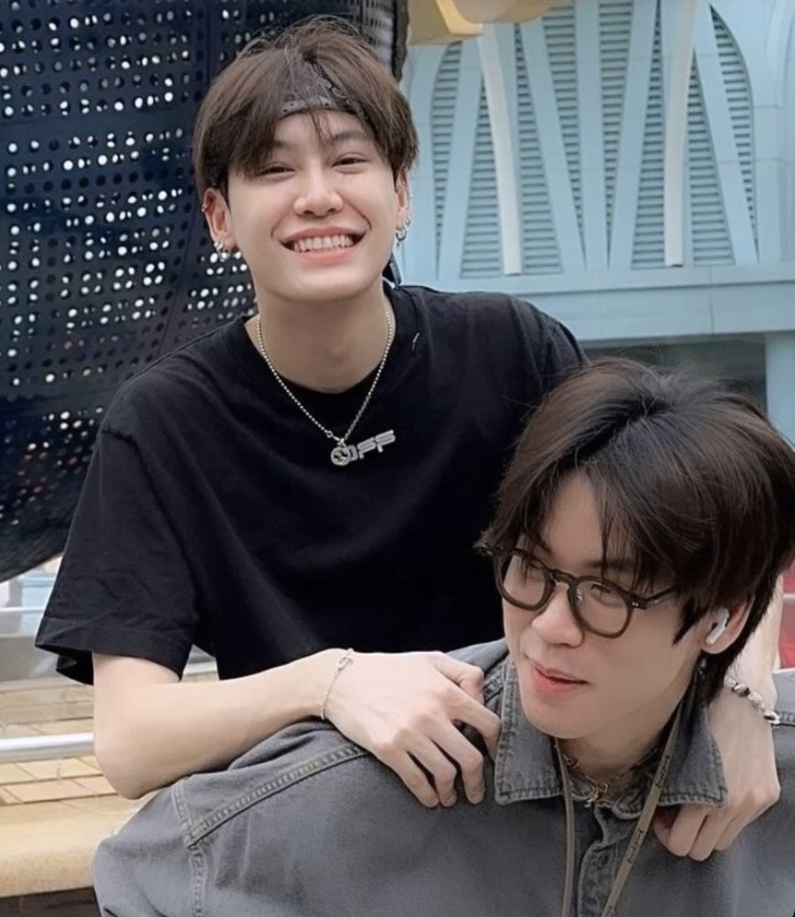 moonzou_light's tweet image. BounPrem's shy flustered smiles is just so wholesome. They're so precious ❤️

#บุ๋นเปรม #bb0un #prem_space #RememberBP #BounPrem