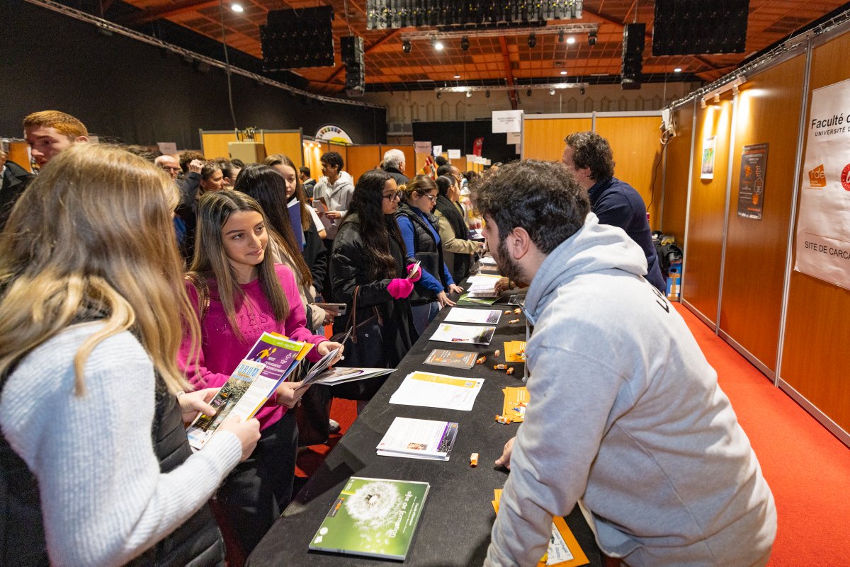 CarcaInfos's tweet photo. Le 8e FORUM DE L'ENSEIGNEMENT SUPÉRIEUR organisé par la Ville de Carcassonne se tient jusqu'à 17h30 au Centre de Congrès - le Dôme avec plus de 60 établissements formateurs et de services aux étudiants : entrée libre.
#carcassonne # jeunesse #études #formation #forumES https://t.co/BzPLGLpS64
