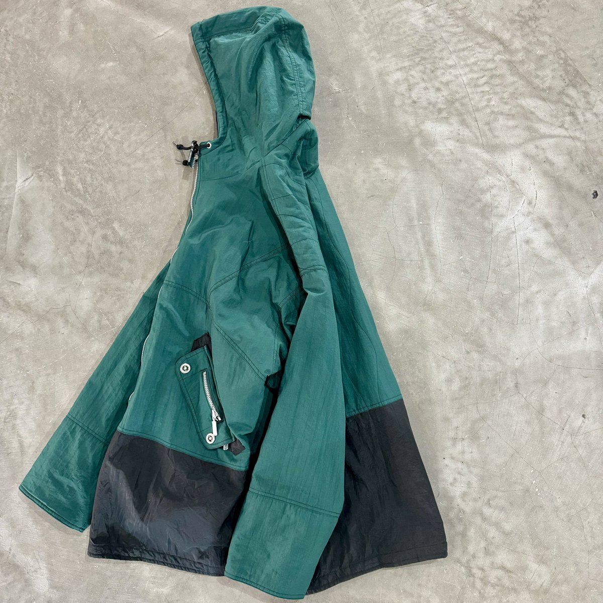 _HAKUi_'s tweet photo. 【 in stock 】

French asymmetrical flap design anorak parka

・Instagram ☞ https://t.co/6wA1VcsZRh https://t.co/TJREEYPpis