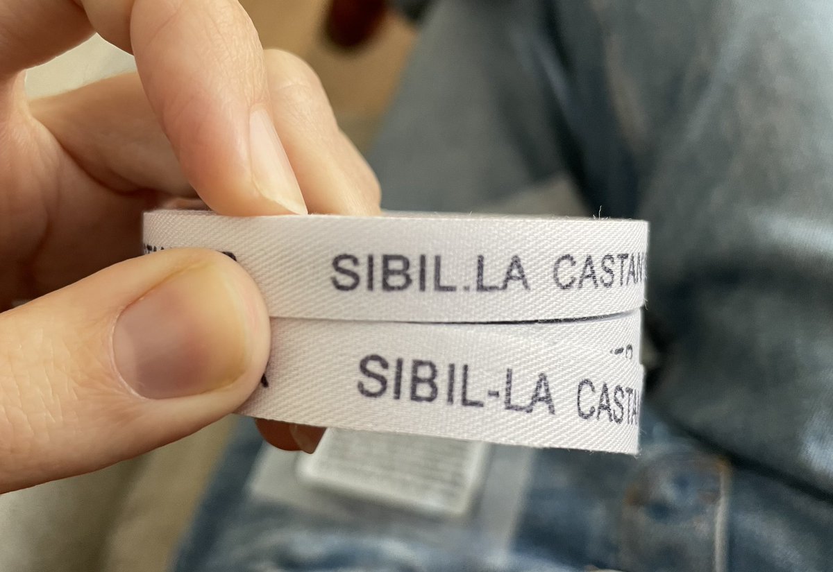 piupiujulia's tweet photo. Cinta per etiquetar la roba de la fillla: dos intents, els dos fallits #nopotsertandifícl 
@diadelpuntvolat https://t.co/wekT8NshXB