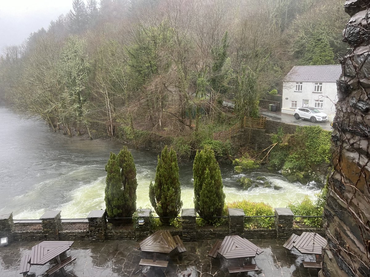 standing_space's tweet photo. Our talented team of designers enjoyed a fantastic site visit to the Lake District yesterday! The breathtaking views overlooking the river were truly inspiring, despite the weather not being on our side. 🌧️
#DesignInspiration #LakeDistrict #CommercialDesign #InteriorDesign https://t.co/MiSVefVAOB