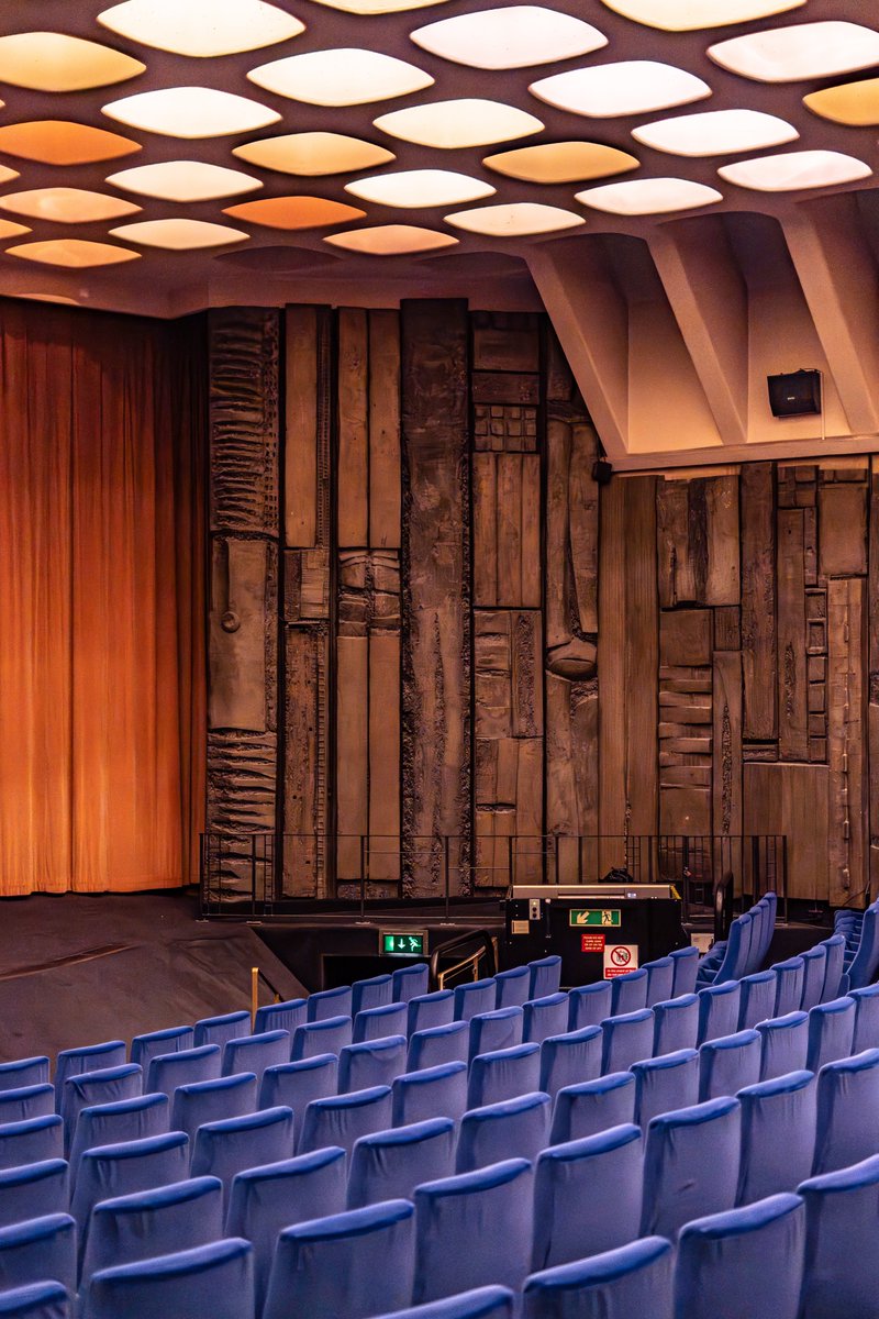 AaronLaw92's tweet photo. Some more of that 1966 work in Curzon cinema, Mayfair. #WilliamMitchell @C20Society @BrutalHouse @modernistmag @CurzonCinemas https://t.co/DCsTM3AdpV