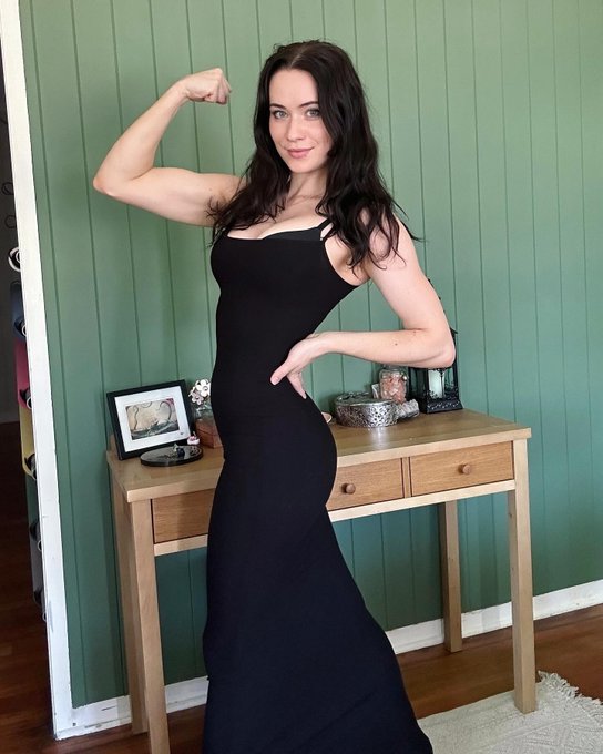 New dress 💪🏻 https://t.co/ACp4qyyqiC