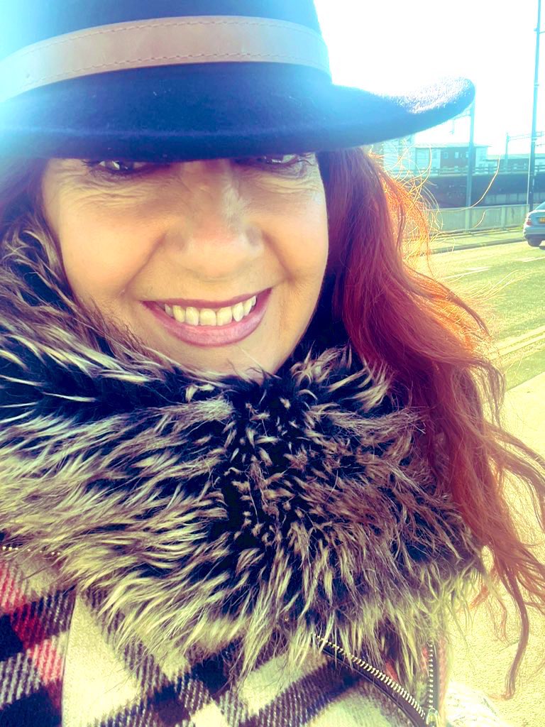 RealShanCothi's tweet image. Edrych mlan i gal cwmni Nerys Price Jones sy’n ymgymryd ag her anferthol o drek yn yr Arctig i elusen @TheJoshuaTree sy wedi helpu ei mab Fynle a’r teulu sy di cal diagnosis o diwmor ar yr ymenydd. Bydd hi’n sgwrsio nesa ar Bore Cothi @BBCRadioCymru ⭐️👌#thejoshuatree #justgiving