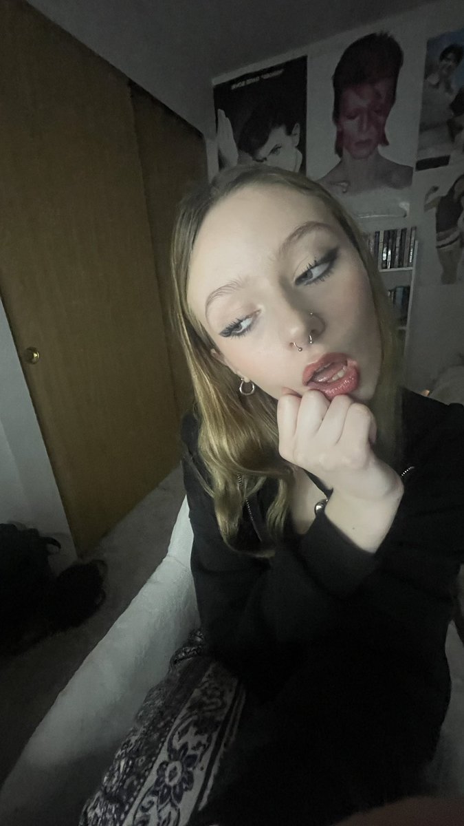 strwbryhollanov's tweet image. happy #wallowswednesday 🎉