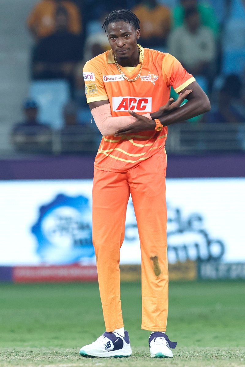 GulfGiants's tweet photo. Wicket and just 4 runs from that over! 💪
How good has this guy been tonight?
#DPWorldILT20 #GGvsDV #BringItOn https://t.co/sTeFHGjok1