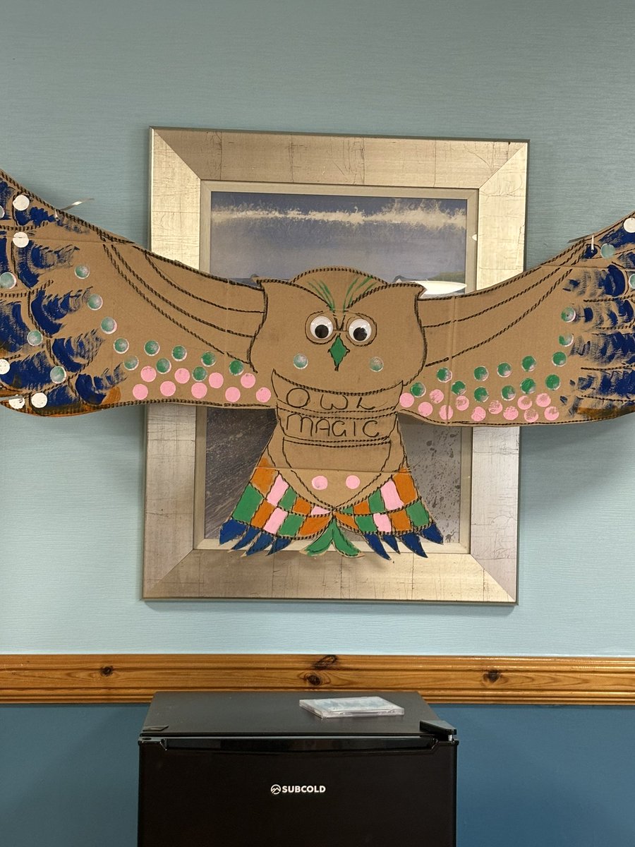 It was all about Owls today in Hawthorn Ward at Ellen’s Glen as we welcomed Owl magic to the ward. Greatly informative and fabulous afternoon <a href="/almac1405/">Alison Macdonald 💙</a> <a href="/patwynne70/">Pat Wynne</a> @PatTogher_ <a href="/nhslothcharity/">NHS Lothian Charity 💙</a>