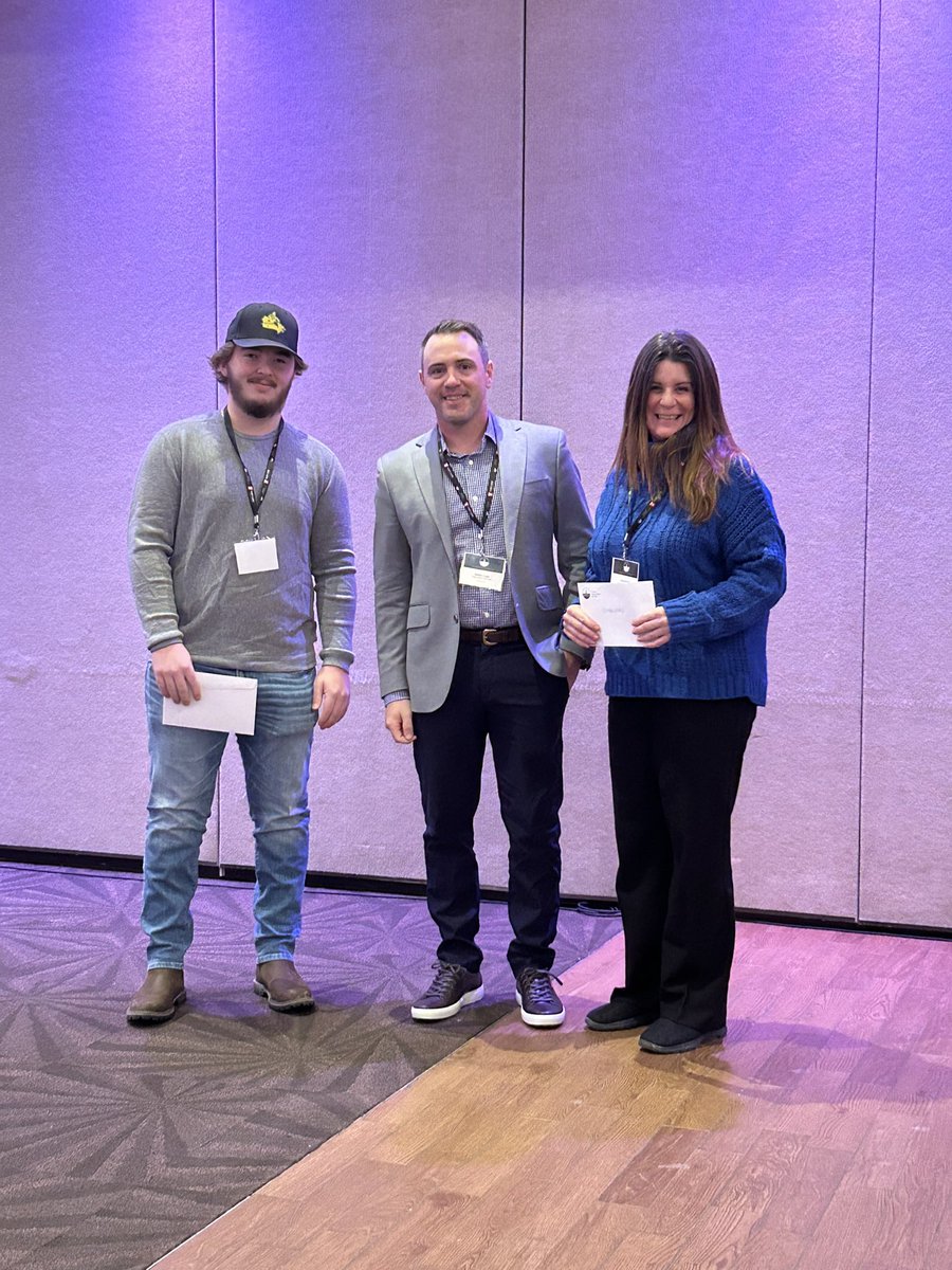 ottvalleyturf's tweet photo. This morning wrapped up nicely with a talk from Mark Durand @EnvuGolfCA, who also sponsored our delicious lunch. We also had our AGM, where Ryan Sloan was thanked for his time on the board and this year’s scholarships were awarded. #OVTAConference #ottvalleyturf https://t.co/OQRCLoDKwu