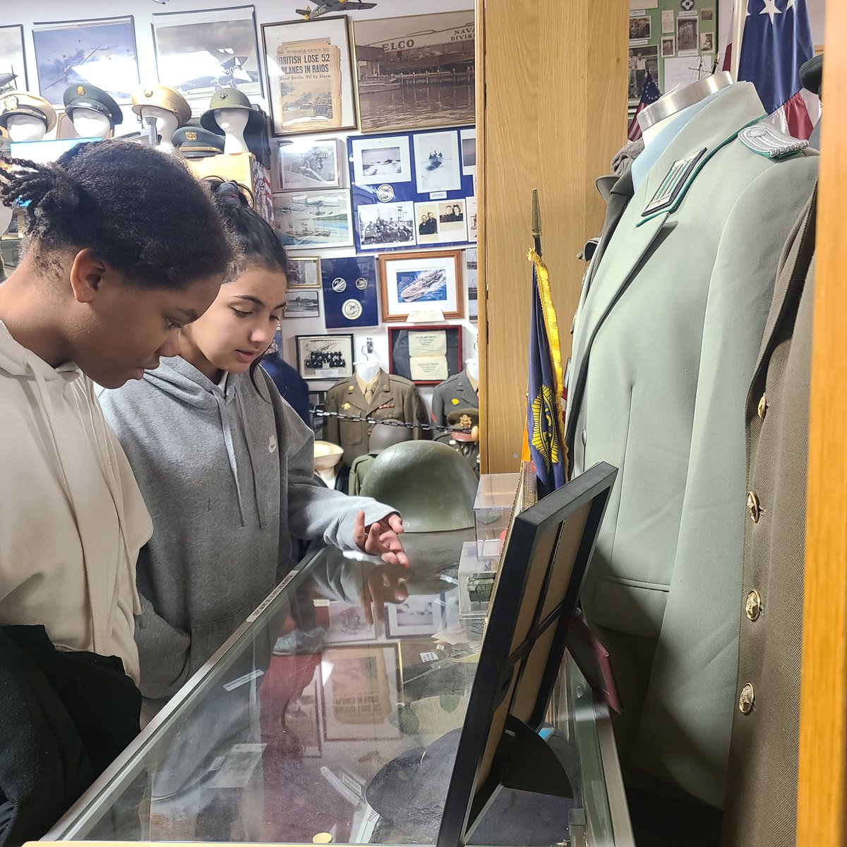 MidtownSchool8's tweet photo. Our 6th-grade had an amazing adventure to to The Veterans Museum! We explored history, celebrated heroes, & made unforgettable memories. Thanks to all our curious and enthusiastic students for making it an great trip!
#MemorableJourney #6thGradeFun
@BayonneBOE https://t.co/vRpyuGgTfp