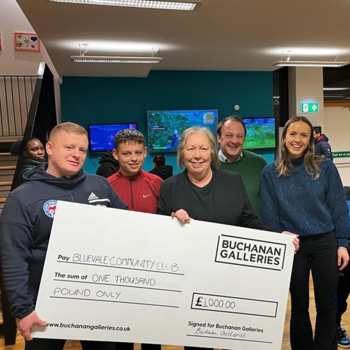 Congratulations to @BluevaleCC who were the recipients of a Landsec Futures Community Grant last week! 🌟 This grant will support them in providing their vital fitness classes and wellbeing services to the local community. 🙌