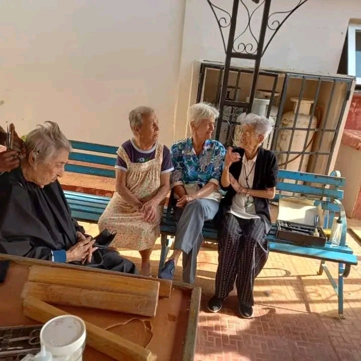 La atención a personas adultas mayores prioridad de trabajadores del sector no estatal en la provincia.
#ComercioDeTodoElPueblo
#PinardelRío