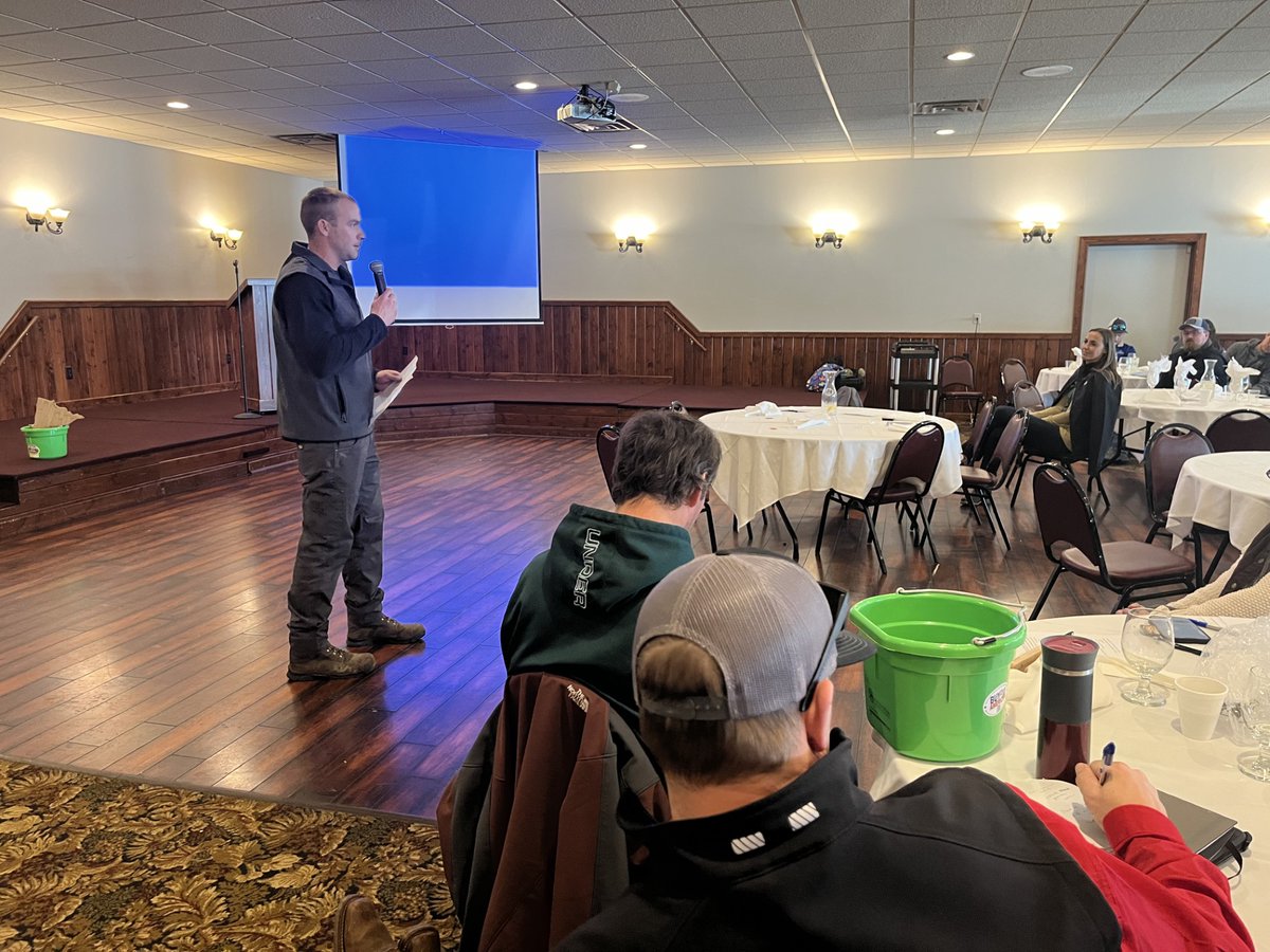 Earlier in January, members of the Benton/Sherburne Corn Growers Association gathered for their annual meeting. Thanks for the great discussion and to Senator @AricForMN for stopping by!