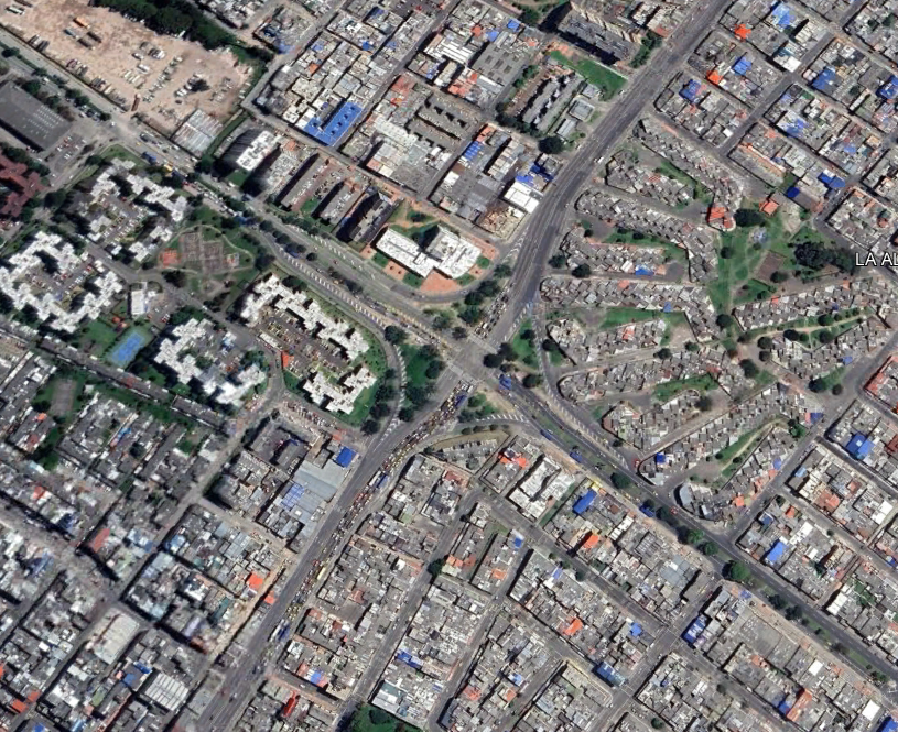 Hilo:
10 intersecciones que requieren intervenciones urgentes en Bogotá: 
No hablamos solo de puentes y deprimidos, retornos y orejas ayudan mucho también.

1) Una demasiado terrible, la Av. Cali (avenida que se hizo a medias) Con calle 72, 20 minutos te puedes demorar pasándola.