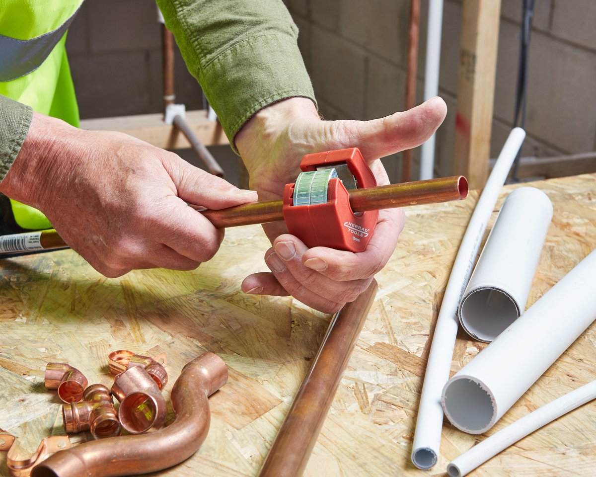 The ratchet action enables a consistent hand grip during cutting, while the ergonomic design ensures the cutter comfortably sits in the palm of your hand

#newtools #plumbing