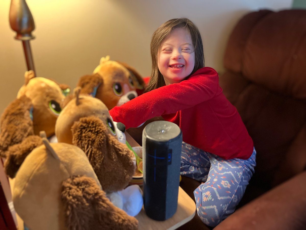 JujuButtons's tweet photo. @ComeCircleRound Juju’s gathered up her Baileys to listen to her favorite story, “The Goat in the Garden.” 💙💛 https://t.co/4doYvno5f4