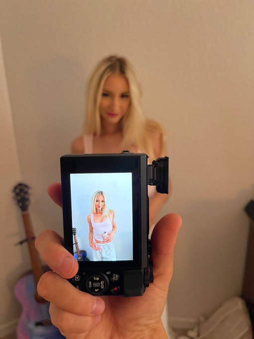snapchat :  bellarome 👅 https://t.co/UPVOuSPO6t<a href="/tag/sellingcontent"class="tags"><span>#sellingcontent</span></a>
