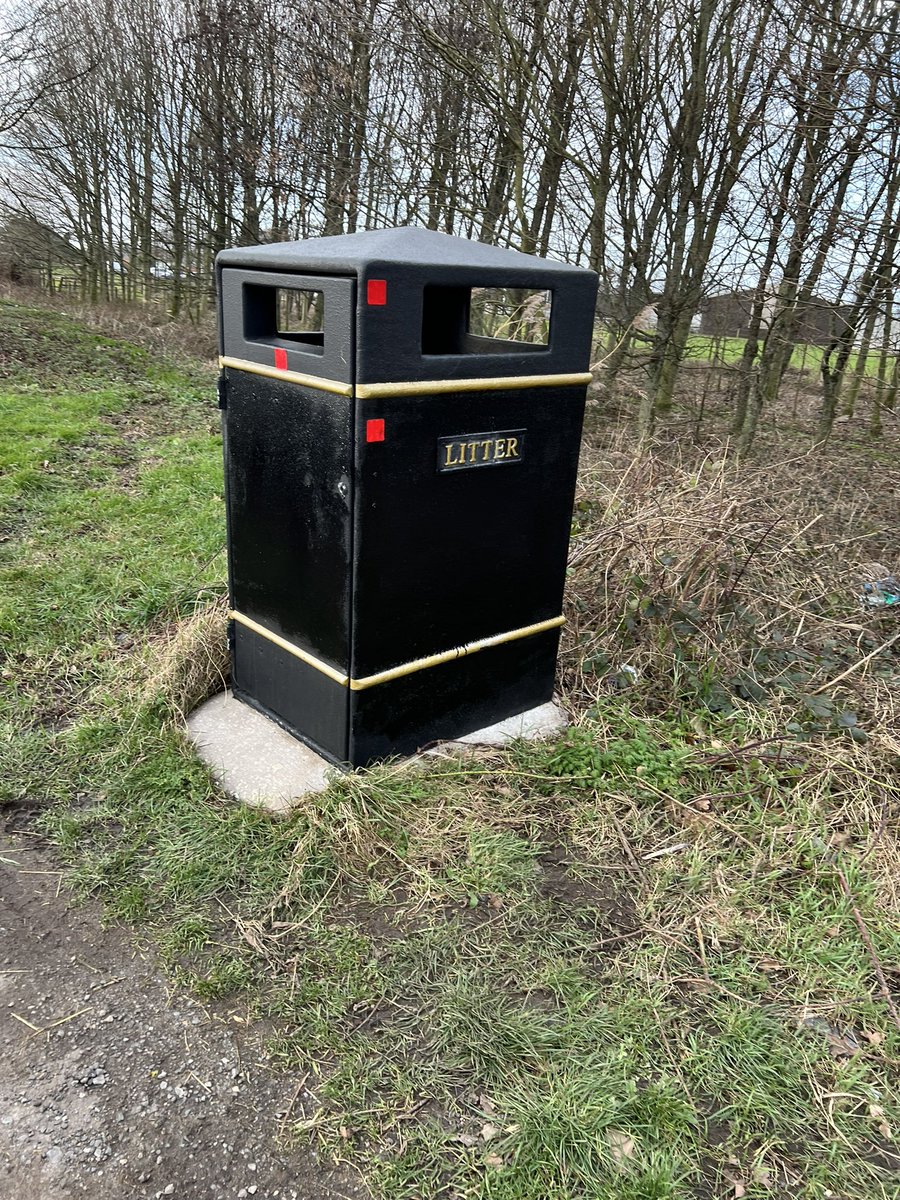 Thank you to <a href="/East_Riding/">East Riding Council</a> for responding to my request to clean up the offensive graffiti that was on a bin near my business <a href="/Therapony4/">Therapony4</a> 👍