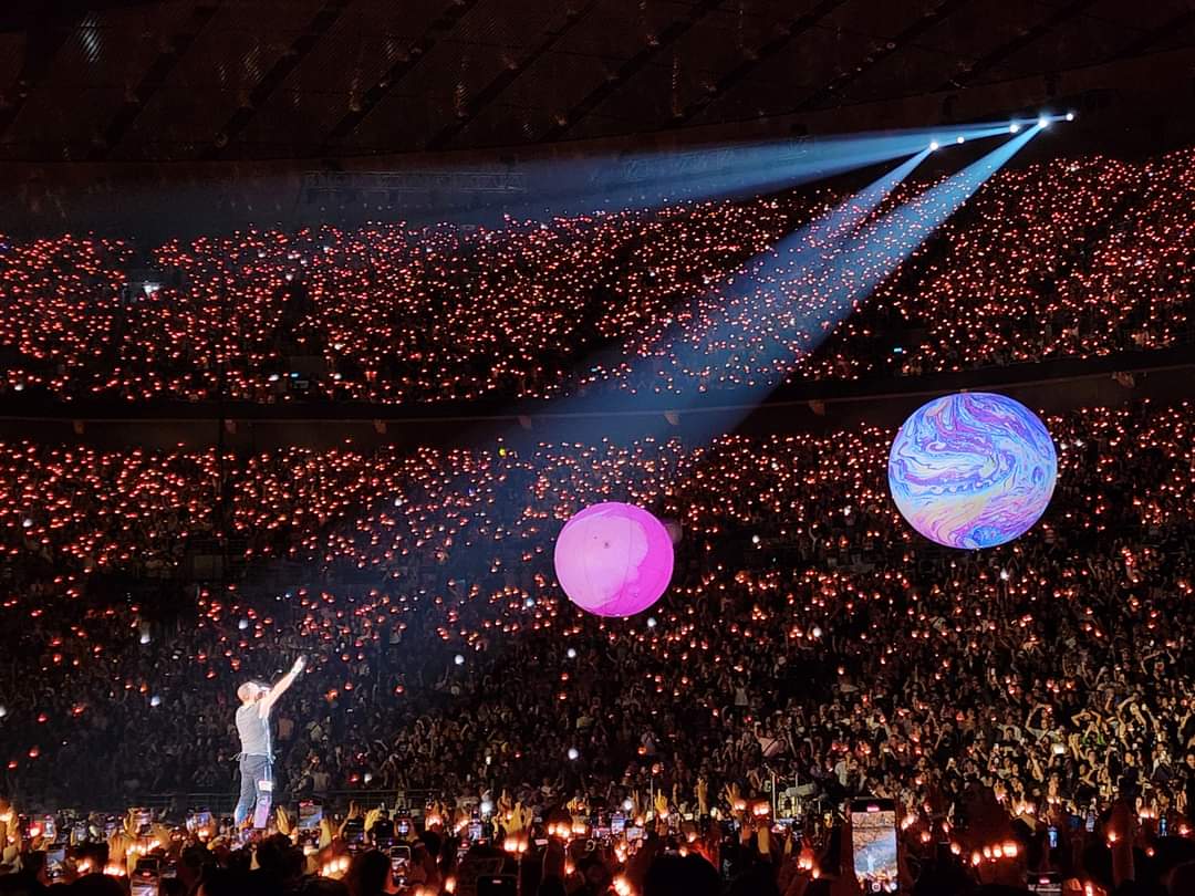 MottyXyloto's tweet photo. So obsessed with these shots of #ColdplayManila

📸 Jer Sandel https://t.co/63tGzwMALX