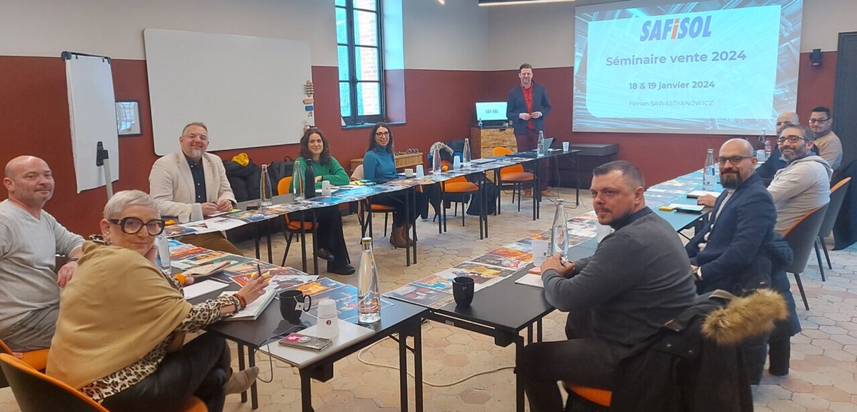 SafisolFrance's tweet photo. 🚀SAFISOL débute l'année en beauté avec un séminaire commercial mémorable ! 🏰 Du 18 au 19 janvier, notre équipe commerciale s'est réunie au sein du somptueux Châteauform de Herces #PompeàChaleur #EspritdÉquipe #Innovation #SéminaireCommercial #NouvelleAnnée https://t.co/7QsyNgnQsq