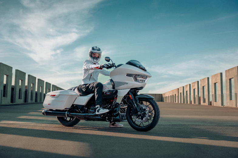 Harley-Davidson today revealed four new 2024 motorcycle models ushering in a new era of touring performance, technology, and design. #CVORoadGlideST #HarleyDavidson #HarleyDavidson2024 #HarleyDavidsonCVO

insidemotorcycles.com/harley-davidso…