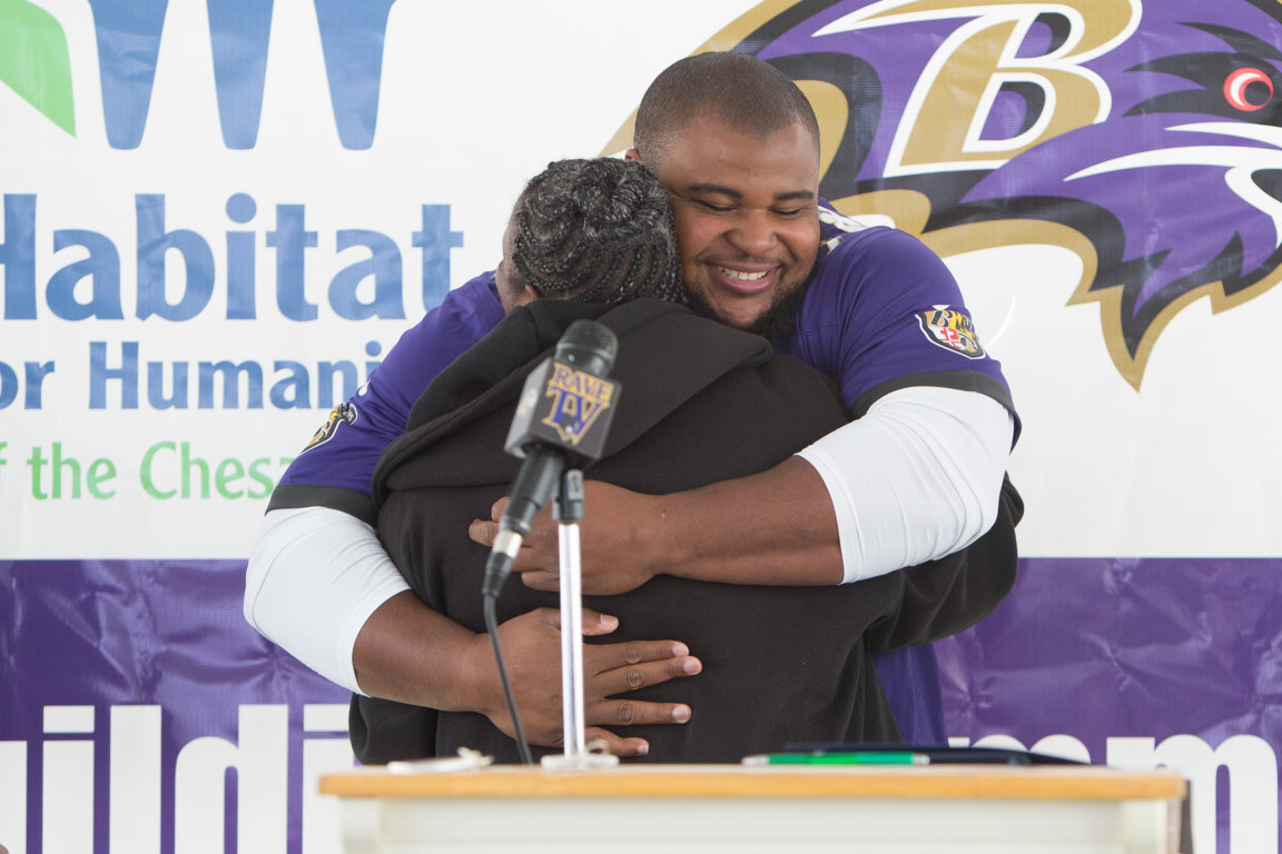 HabitatChes's tweet photo. Let's go #RavensFlock! 💜🐦‍⬛
As we gear up for the big game this Sunday, Habitat Chesapeake is remembering our proud partnership with the Baltimore @Ravens! Staff &amp; players took a break from touchdowns and tackles to help build homes for families in southwest #Baltimore 🔑 https://t.co/FOZMYNjfNC