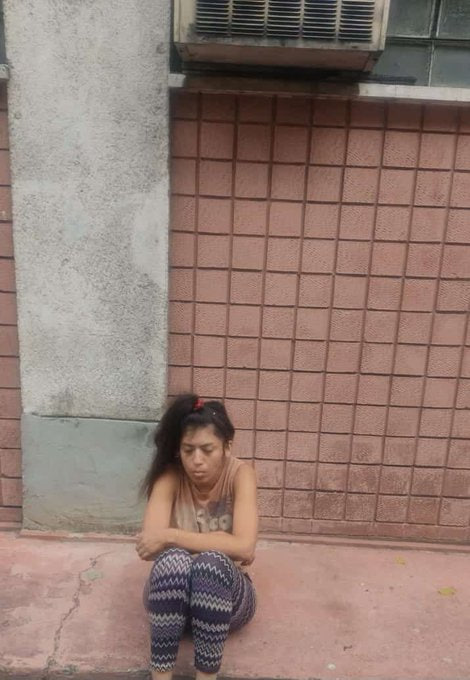 InforTvenezuela's tweet photo. La joven que deambulaba por las inmediaciones de El Marqués en el Municipio Sucre del estado Miranda, fue identificada como Margarita Vega Bejarano de 34 años y de nacionalidad Peruana.
Funcionarios de PoliSucre @PolisucreOficia le prestan la mayor atención posible y solicitan ayuda para encontrar a sus familiares.
Es de condición especial.