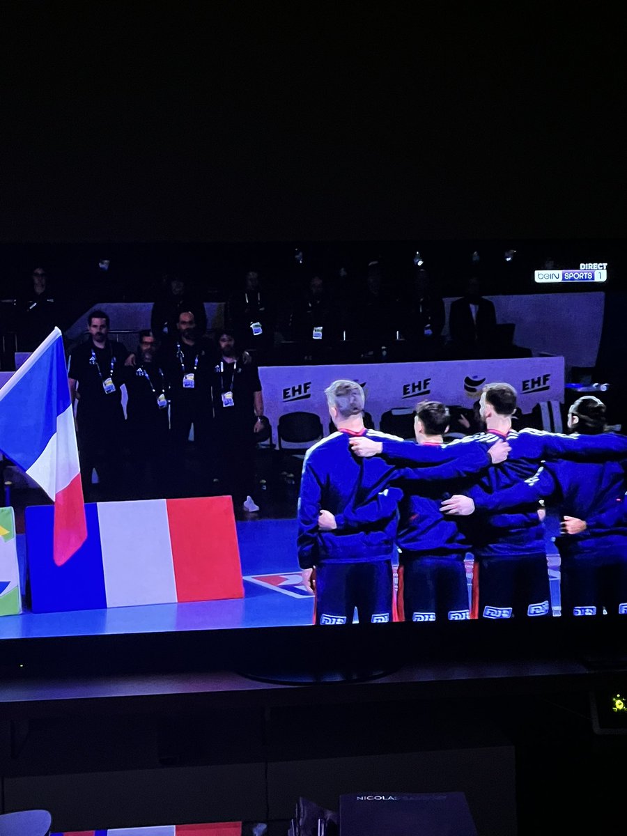 On va les démagyariser 💪🏼🇫🇷 <a href="/ffhandball/">FFHandball</a> <a href="/FRAHandball/">Equipes de France de Handball</a> #handaction EN PLACE !!!