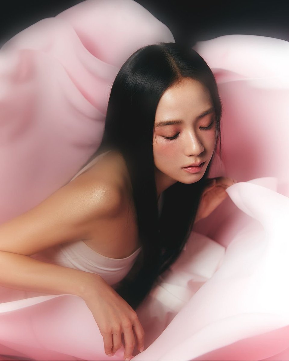 cafewindows's tweet photo. jisoo for dazed korea, february 2024 shot by kim heejune https://t.co/yXIA8CuMLP