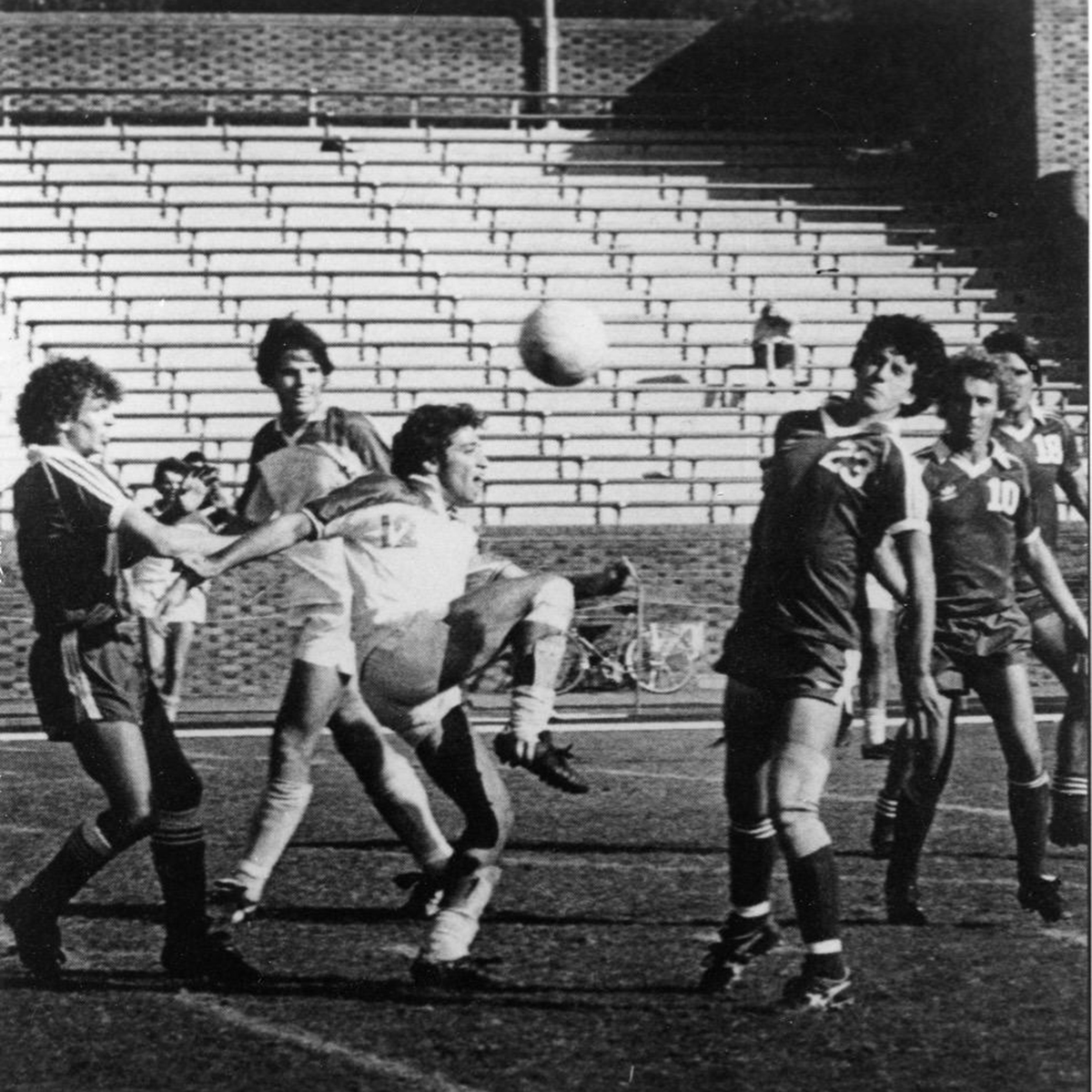 MenInBlazers's tweet image. FORMER WILLIAM &amp;amp; MARY WINGER TO RETURN AS HOST OF THE DAILY SHOW 📺