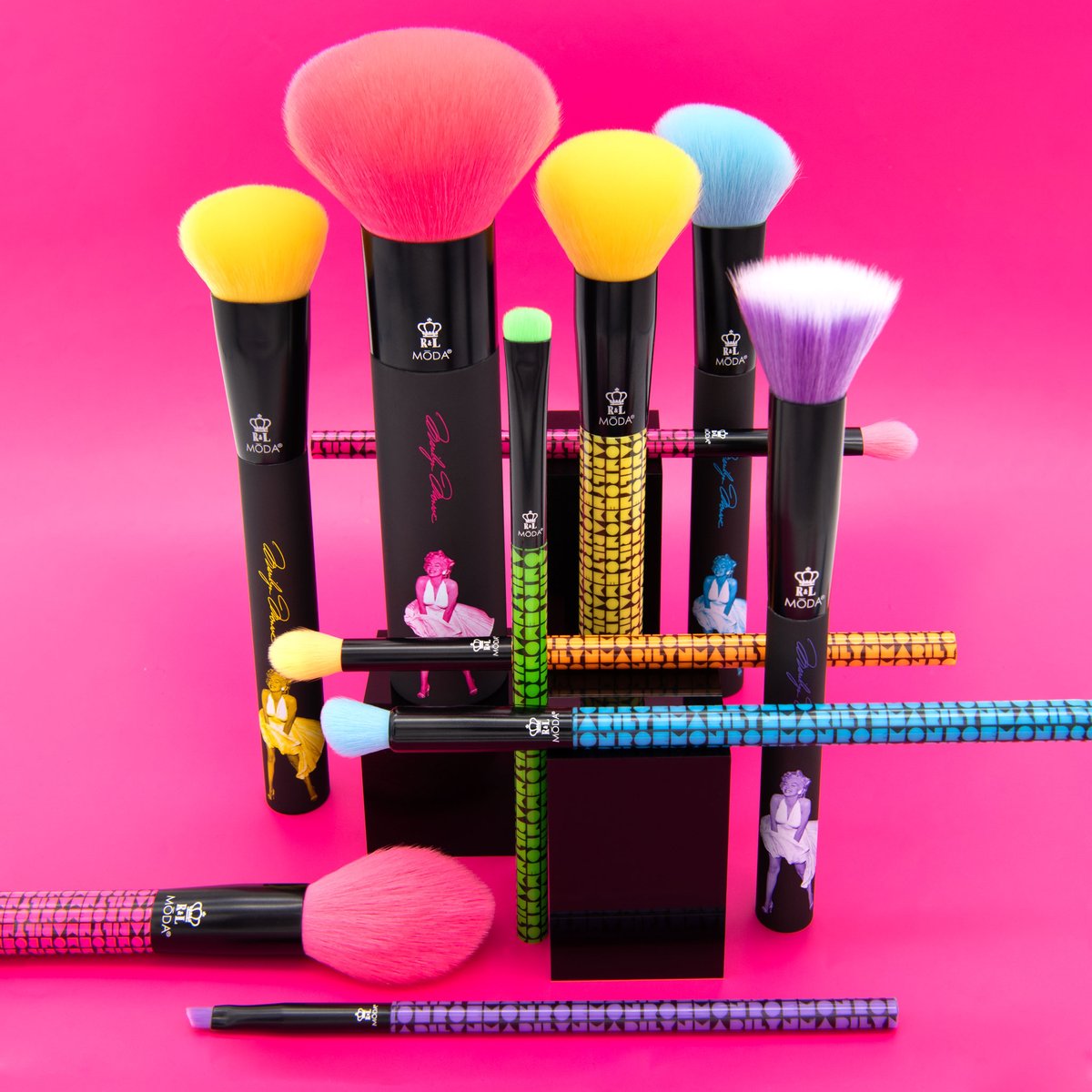 MarilynMonroe's tweet photo. Embody the bold personality of Marilyn Monroe with six NEW kits in the Marilyn Monroe™ x @modabrush Collection.
Shop here: https://t.co/Yoh87bwonX
#modabrush #marilynmonroexmoda #marilynmonroe #marilynmonroebeauty #marilynmonroestyle https://t.co/SKXqivrSJS