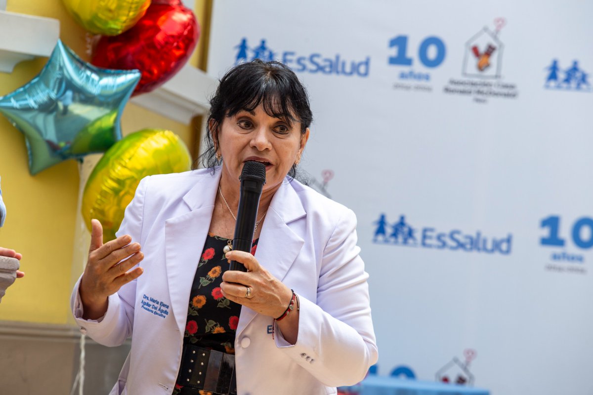 EsSaludPeru's tweet photo. La presidenta ejecutiva de EsSalud, @AguilarMaria_E, participó en la ceremonia por el décimo aniversario de @casaronaldperu, que brinda apoyo y alojamiento a las familias de pacientes pediátricos provenientes del interior del país que se atienden en el hospital #Rebagliati. https://t.co/uihaHor5P8