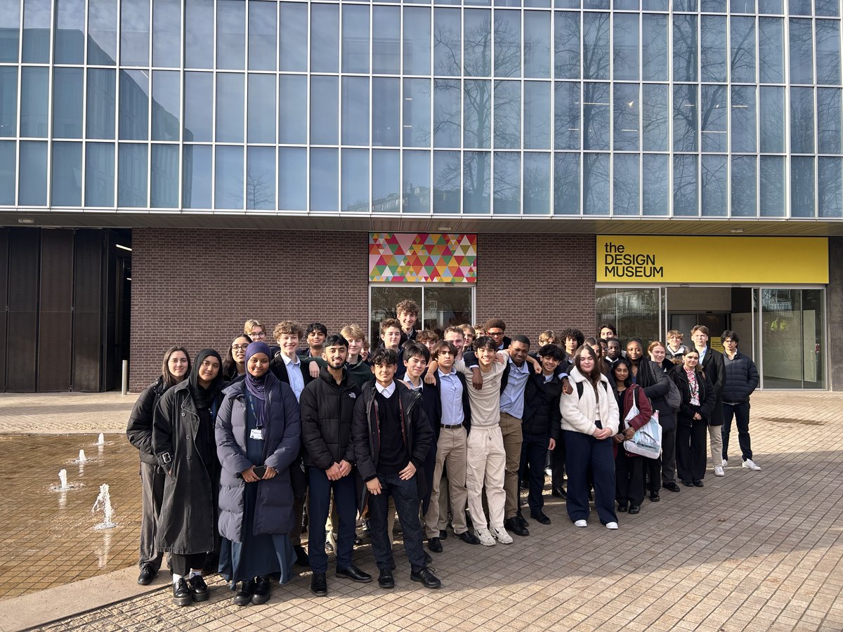 An inspiering trip to London for 40 Year 12 pupils from @LAEstratford and @Eton_College! They workshoped ideas in the @DesignMuseum and learned from the MD at @PatronCapital. The trip is part of a year-long joint Leashership course. #youthlearership