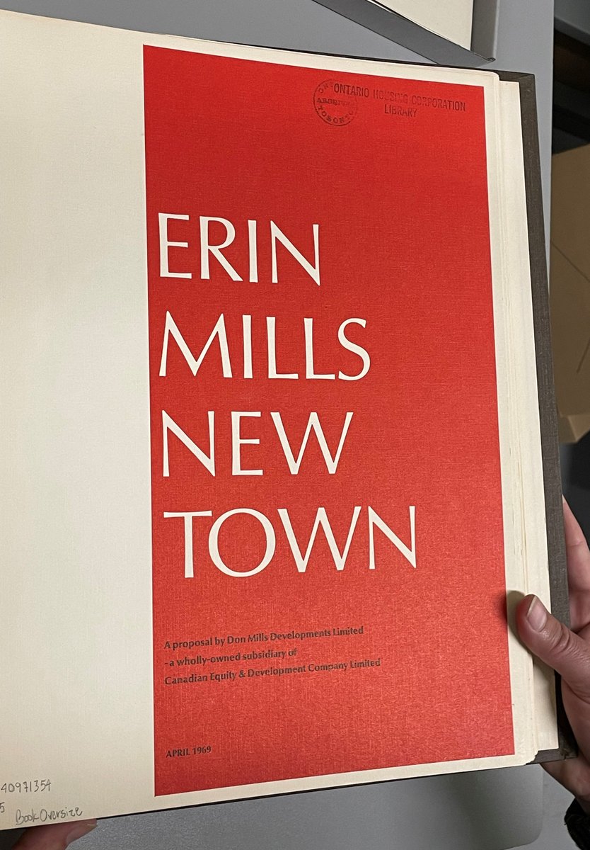 ArchivesOntario's tweet image. For #LibraryShelfieDay, our Librarian (and avid map fan) Frank is sharing one of his favourite books from our library: "Erin Mills New Town: A Proposal" (1969), full of fascinating plans and maps of this booming region just west of Toronto: ow.ly/7McN50QjeEa.