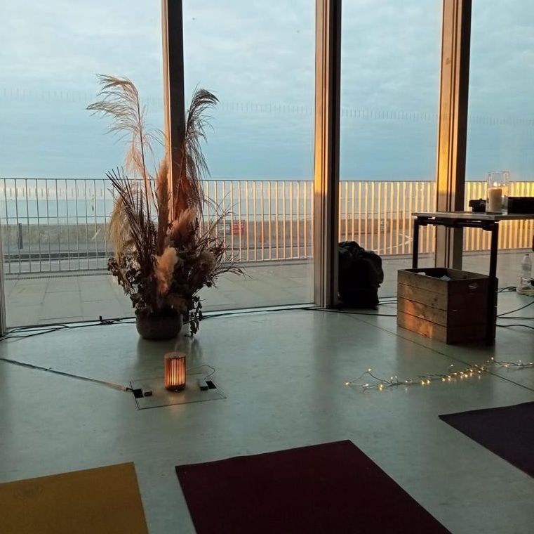 TCMargate's tweet image. Surround returns next week!

DJ-led meditation and yoga by candlelight, followed by a sunbath.  

📅 Tuesday 30 January, 7pm—9pm
🎟️ £25 

Tickets available: l8r.it/sKky

@surround_events 

#Surround #Yoga #KentEvents #Margate