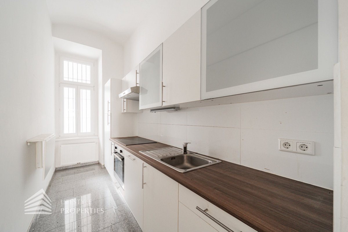 Lifestyle Properties’ Immo Tipp des Tages: Geräumiges 5-Zimmer Büro/Praxis im 6. Wiener Gemeindebezirk 📍1060 Wien 📐 135 m² 💸€ 2.300,74 Miete ☎️+43 1 512 14 84 📧 office@lifestyle-properties.at #lifestyleproperties#wien#vienna#immobilien#realestate#büro#mariahilf#altbau