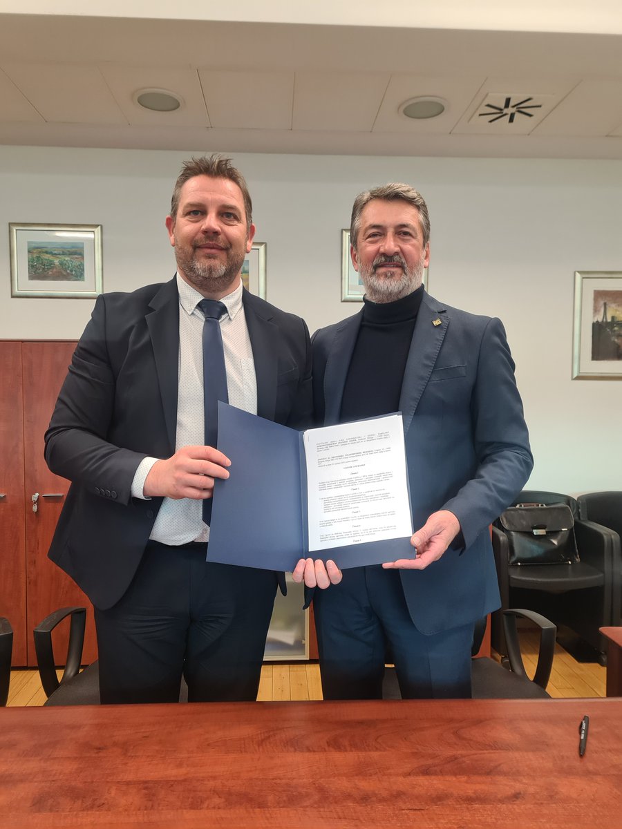 FOsijek's tweet photo. We hosted the workshop: Transformation in agriculture under conditions of accelerated climate change: COOPERATION NORWAY AND CROATIA. At the event, we signed contracts with the University of "Bijeljina" from BIH and the Institute for Agricultural Economics Belgrade.
#fazos #unios https://t.co/pr0IBkQVUE