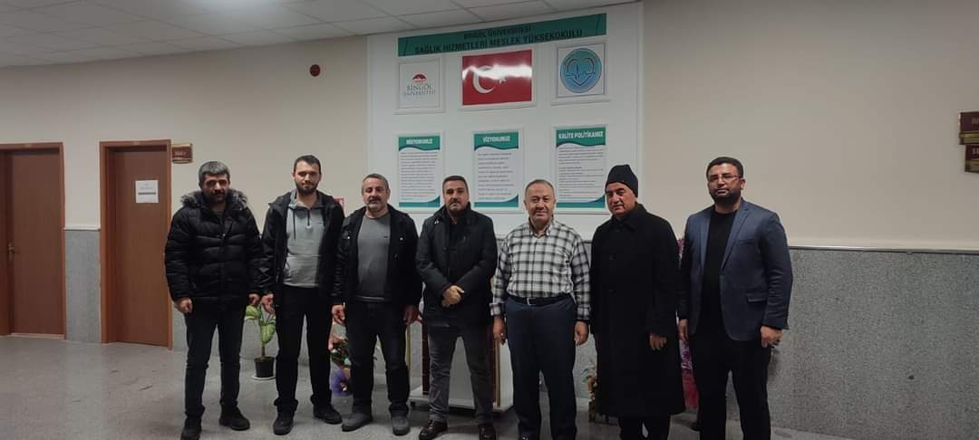 Zikte SÜRKAP Başkan vekilimiz Öğr. Gör. Dr. FatIh ÇAKAR'ın Sağlık Hizmetleri MYO Müdür yardımcılığına atanması vesilesiyle, kendisine ve yine Sağlık Hizmetleri MYO Müdürlüğüne atanan Doc.Dr. Halil ŞİMŞEK'e hayırlı olsun ziyaretinde bulunduk. Yeni görevlerinde başarılar dileriz.