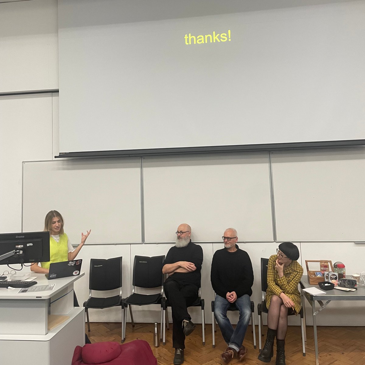 @SotonEnglish @sarahkatehayden @sarahjaybrowne thanks! 🦓🍋📽️

with final conversation from Matt West, @tobylitt @sarahkatehayden @emily_baker18, on practicing and performing idleness, and its potential for radical change