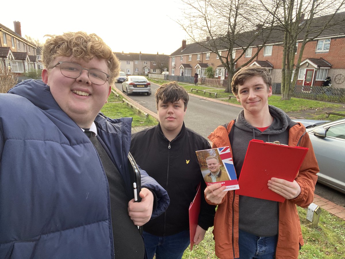 Had an incredible afternoon out in  Etching Hill, Rugeley, Cannock Chase, alongside local councillor Darren Foley. We hit the streets, listened to residents, and shared our impressive parliamentary candidate leaflets. Big thanks to some of the University of Birmingham Labour