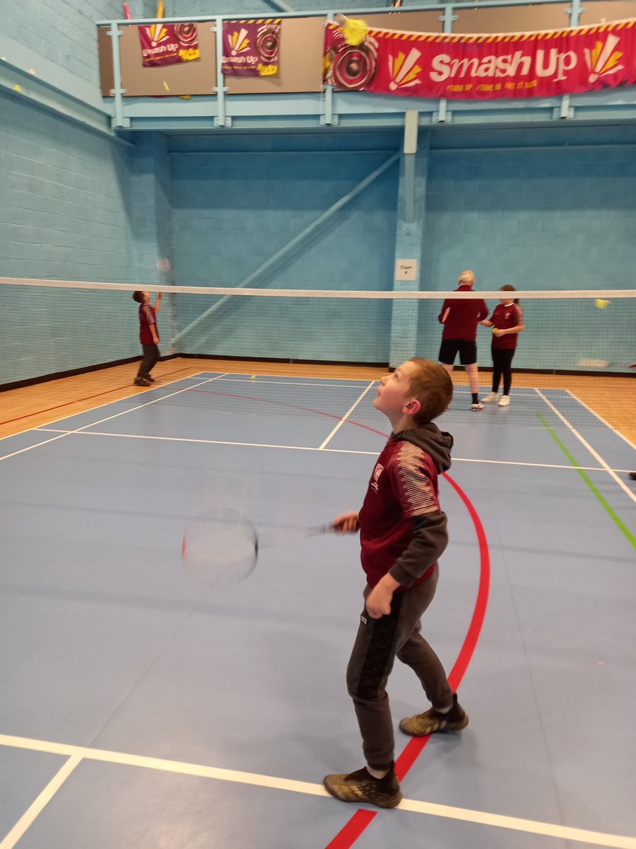 DeLacyPrimary's tweet photo. Our UKS2 pupils had a brilliant time at @PonteSquashClub learning badminton and squash skills. #patgames #sports https://t.co/p6heilq9H6