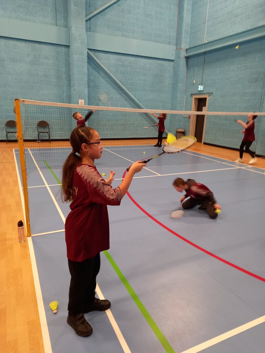 DeLacyPrimary's tweet photo. Our UKS2 pupils had a brilliant time at @PonteSquashClub learning badminton and squash skills. #patgames #sports https://t.co/p6heilq9H6