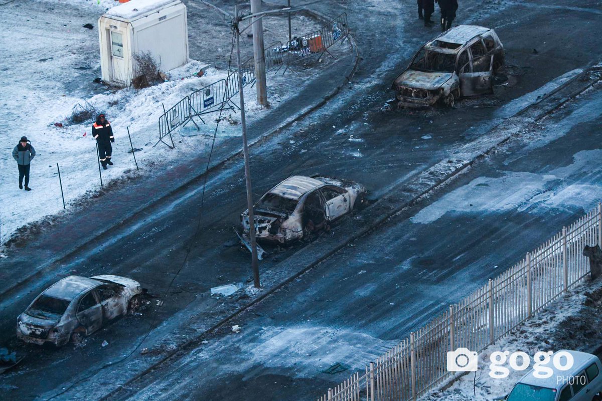 The Gas Tanker Explosion in #Ulaanbaatar

2024-01-23, there was a large explosion &amp; subsequent fire due to a gas tanker overturned &amp; exploded near Dunjingarav market.
The explosion left at least 3 people killed and dozens injured. The fire spread to buildings and vehicles nearby.