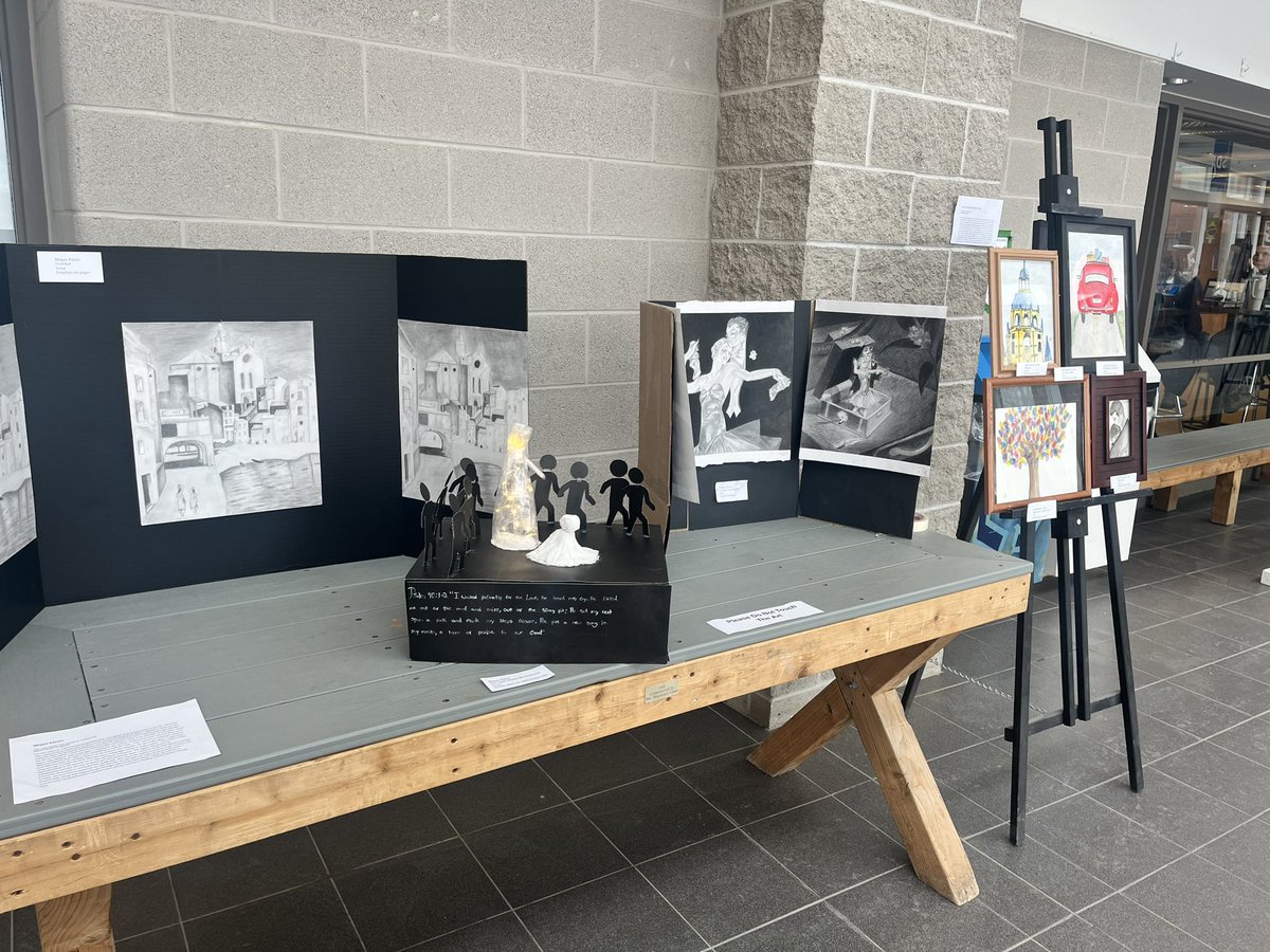 Amazing showcase of talent! Culminating Artworks done by Grade 11 and 12 visual arts students! 
👏👏👏