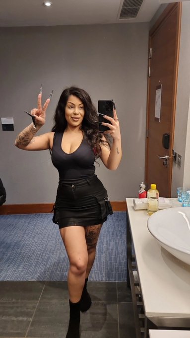 NoFilter 🖤✌🏼 I have some availability for sessions in Tottenham on Saturday. Email, DM or WhatsApp me<a href="/tag/footgoddess"class="tags"><span>#footgoddess</span></a><a href="/tag/worshipme"class="tags"><span>#worshipme</span></a><a href="/tag/goddessreem"class="tags"><span>#goddessreem</span></a>